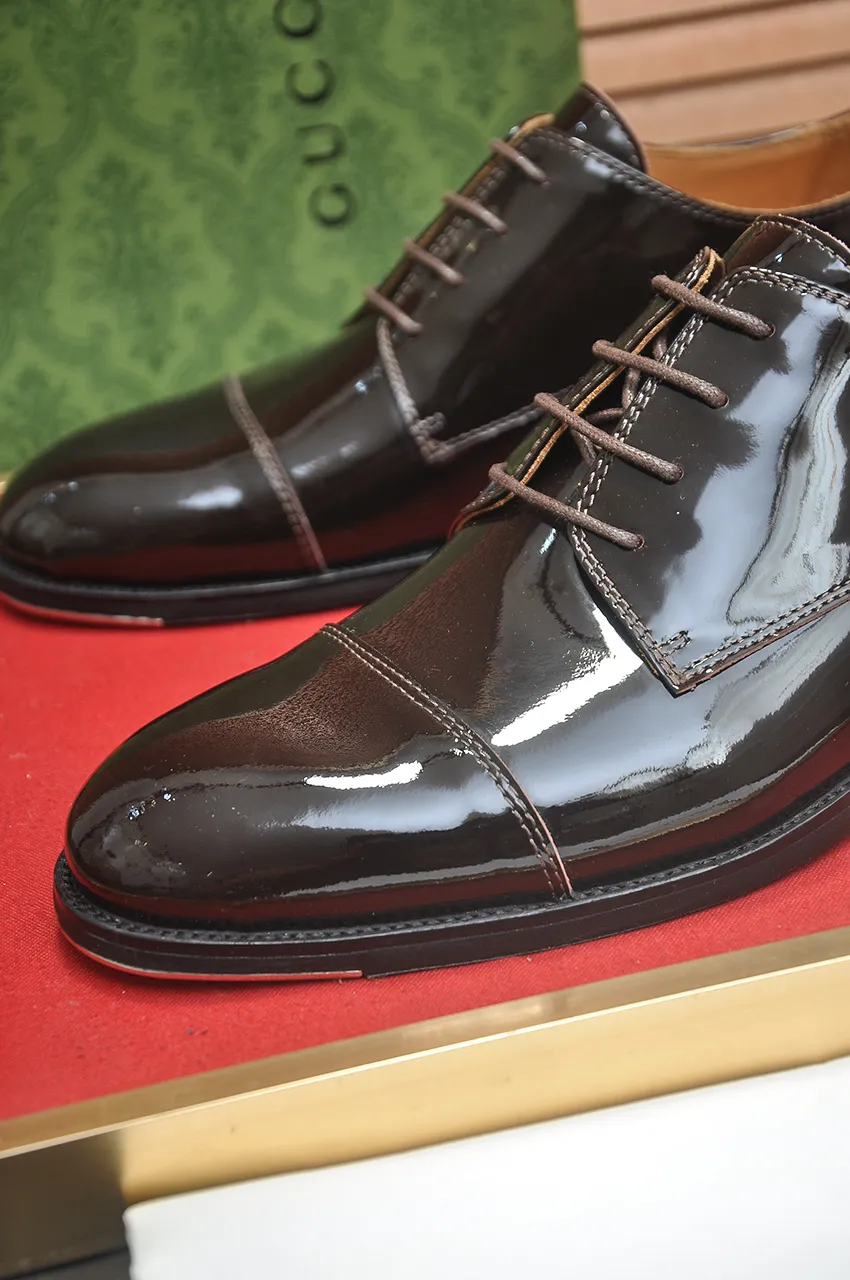 Men's shoes💰660💶 Brand: GUCCI (Gucci) Standard code: Men's code 39/44 (45/46 can be customized) Grade: Same as the official website Original quality Material: Original cowhide Water-dyed cowhide lining Original rubber outsole Style category: Men's fashionable casual leather shoes Distinguished big-name luxury elements top luxury Color: Actual picture